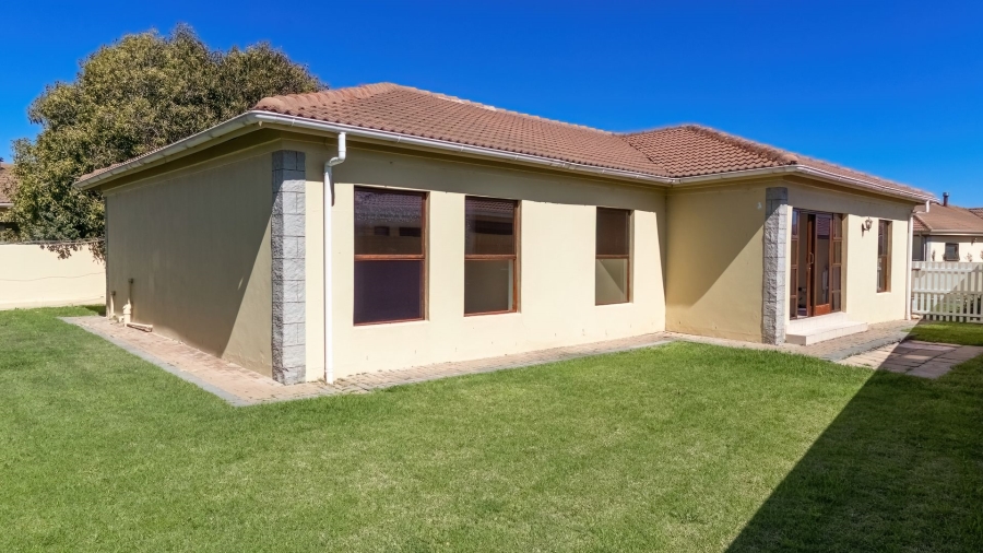 3 Bedroom Property for Sale in Sandbaai Western Cape